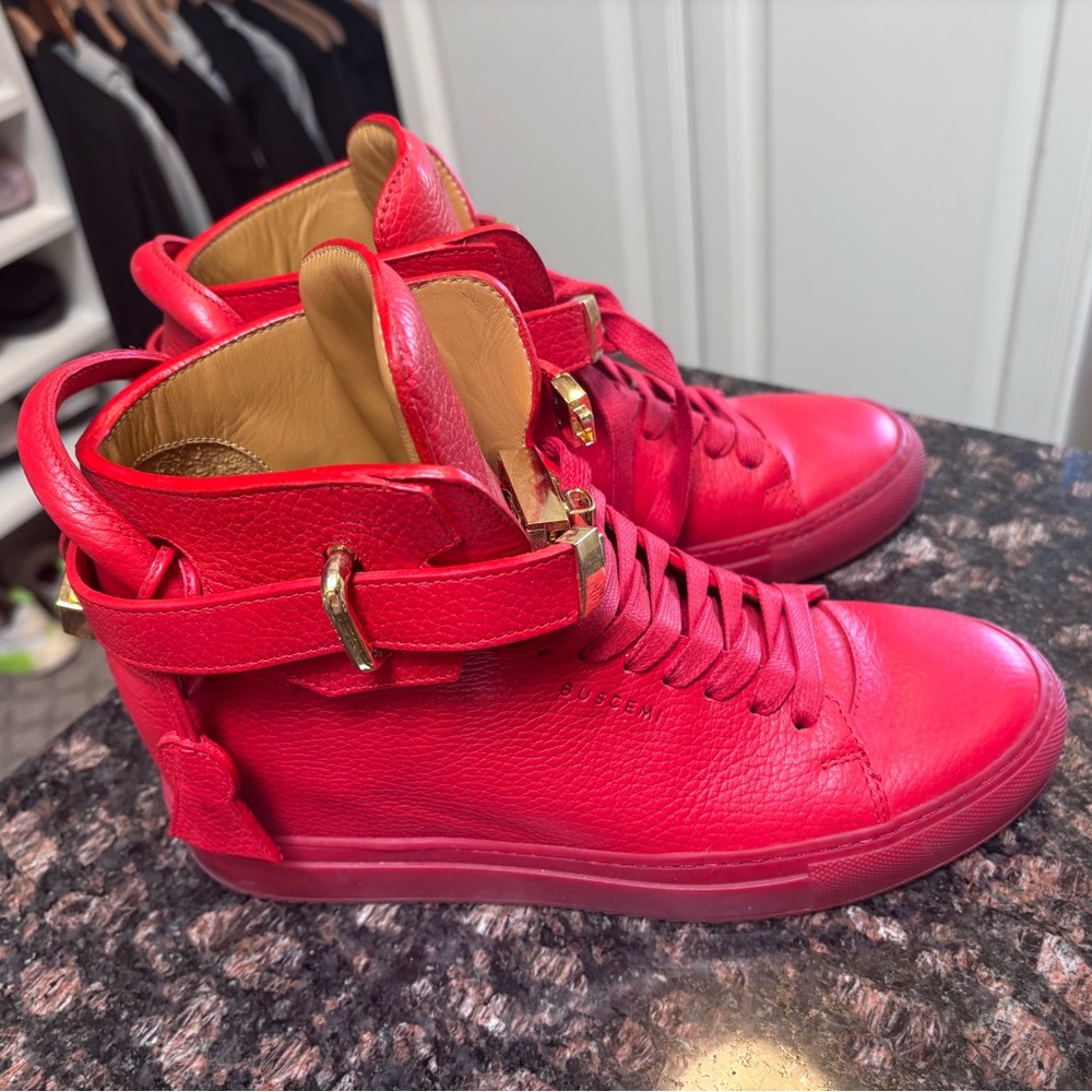 Buscemi female